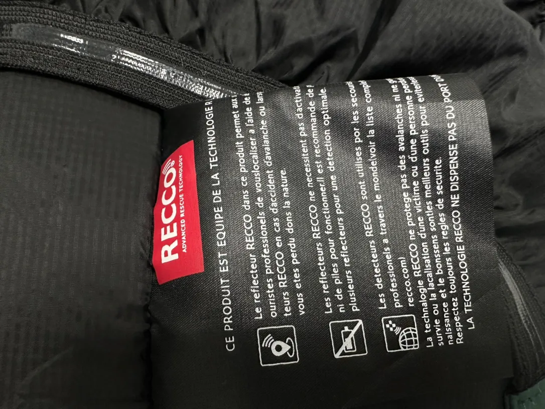 【ARCTERYX】Macai Jacket ‘’ ‘’ MACAI JACKET 。 Macai ， ， ， 。 ， ， Breathable GORE-TEX 、 、 。 Drop Hood M ， Powder Guard 。 100% ( EPTFE ) ， Ykk Premium LOGO Same Style Sizes：S-XXL